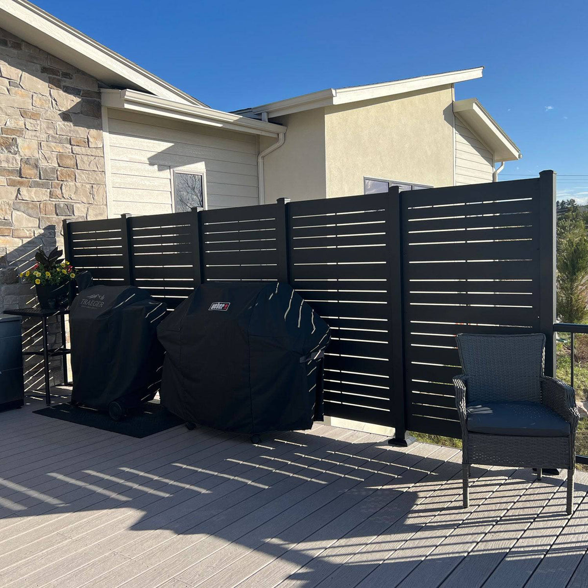 Horizon Privacy Screen - Linear Outdoor Privacy Panel | HIDEAWAY Canada
